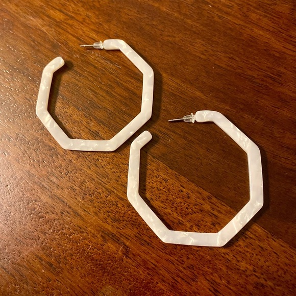 Pearlescent Geometric Hoops - Picture 5 of 9